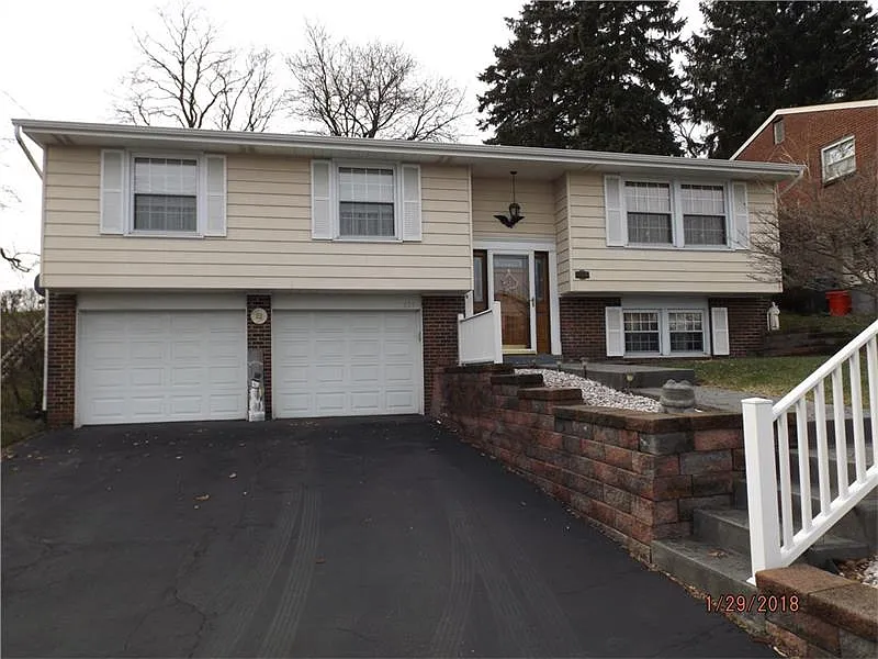 321 Woodstone Dr photo 1