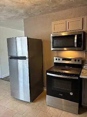 3 bed, 1.0 bath, 1184 sqft, $1,100 — Photo 2