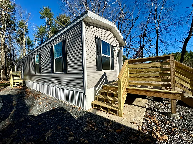 28 Double J Ln — Photo 10