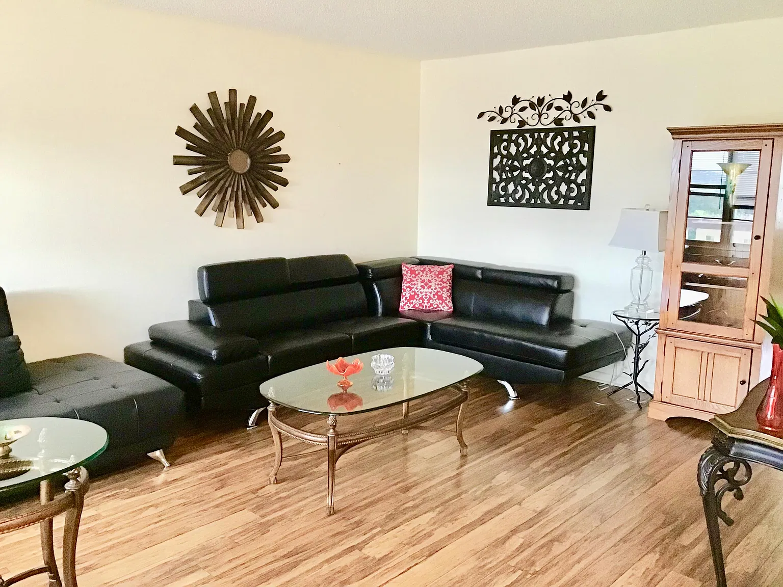 2 bed, 1.5 bath, 840 sqft, $1,600 — Photo 3