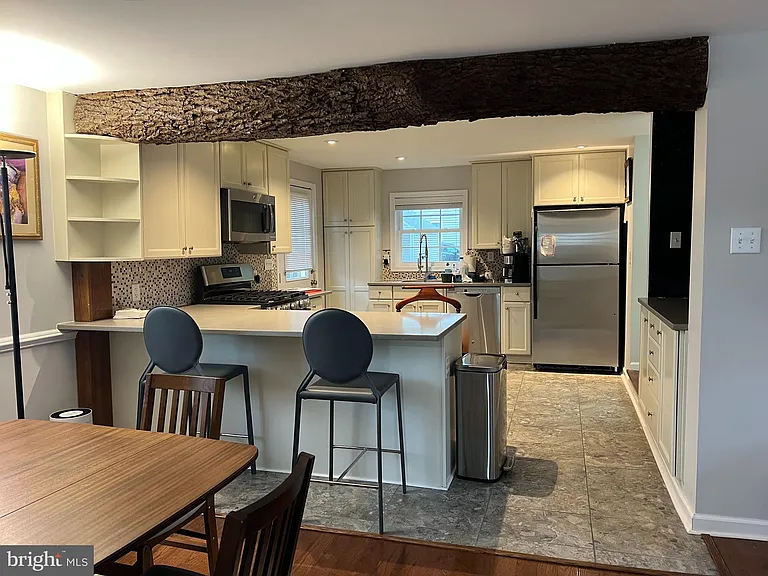 39 Van Leer Ave — Photo 16