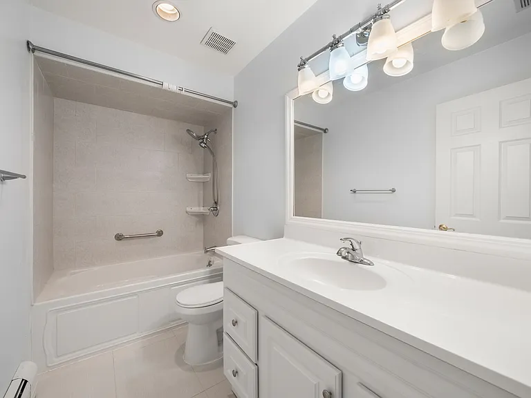 403 Dogwood Ct #403 — Photo 2
