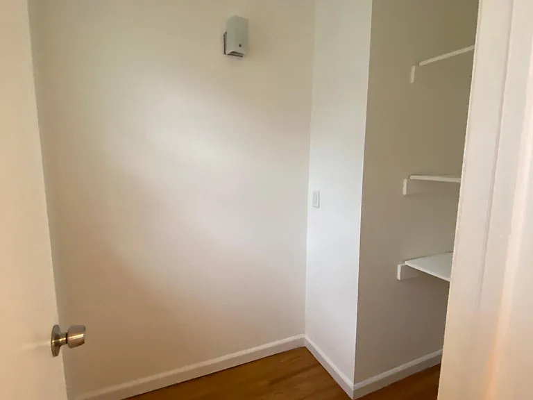 Master bedroom (additional closet)
