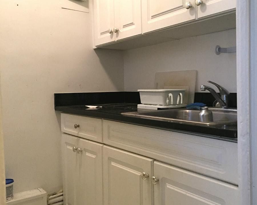 2nd image of 401 E 58th St Frnt A