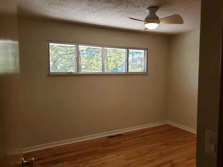 875 SW Cheltenham St — Photo 18