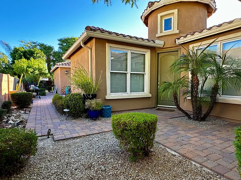 2303 E Dogwood Dr — Photo 5