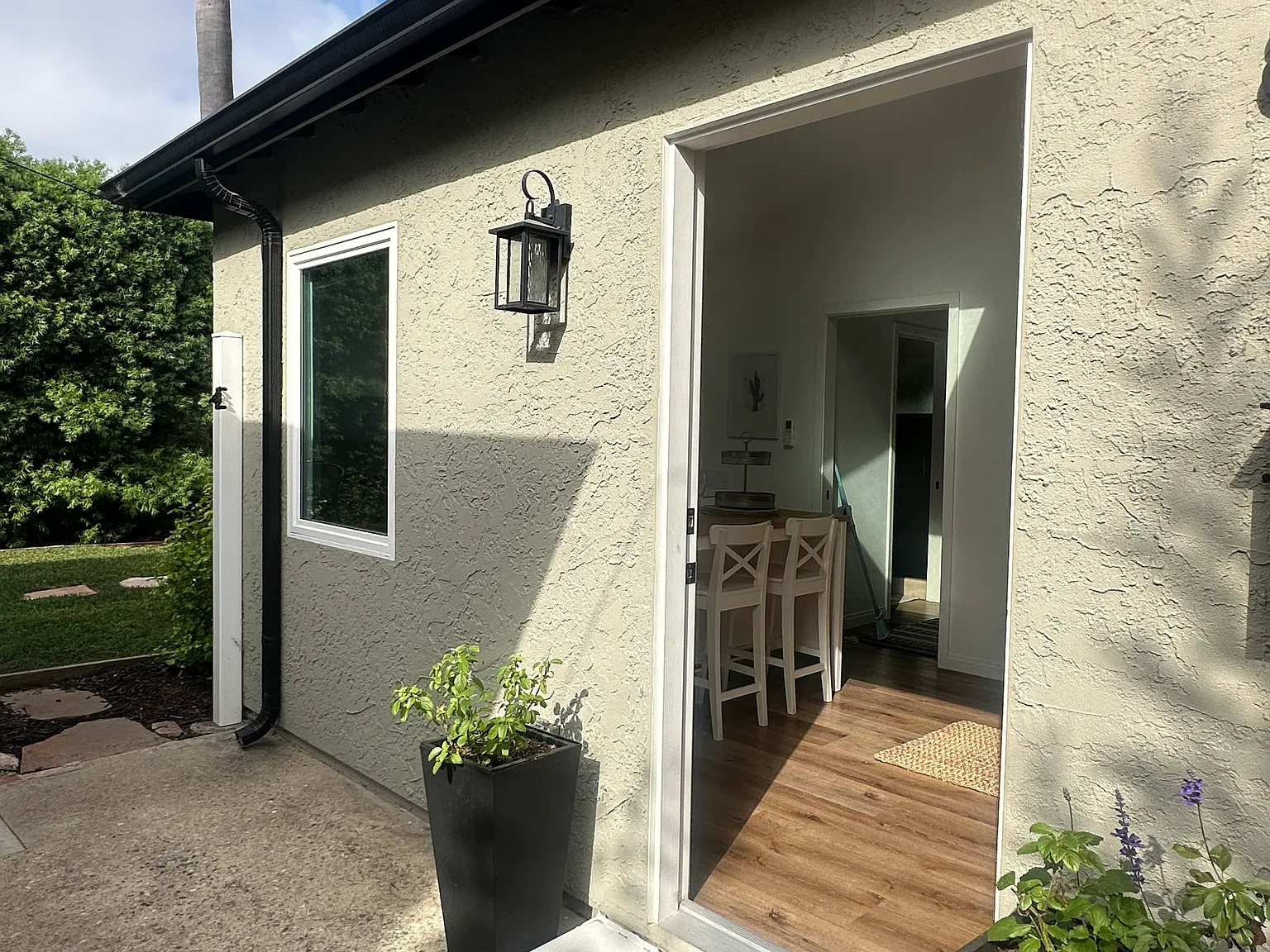 1 bed, 350 sqft, $2,999 — Photo 2