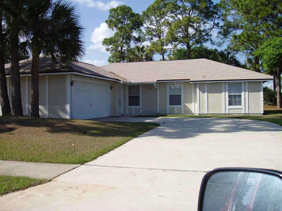 1102 Woodsmere