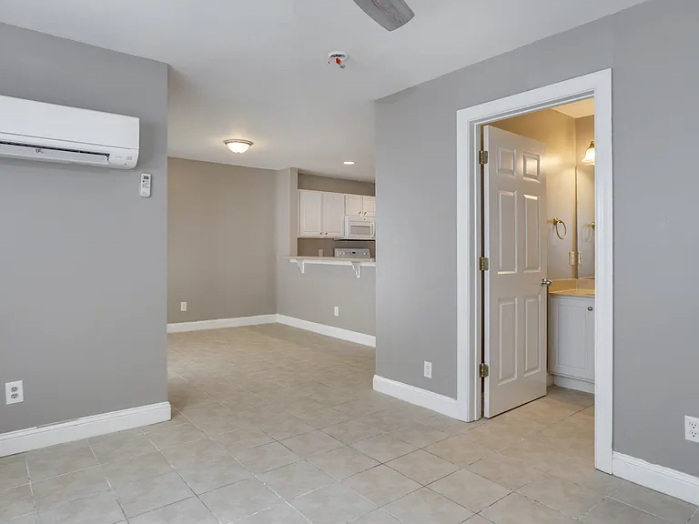 84 Cassandra Ln #B — Photo 2