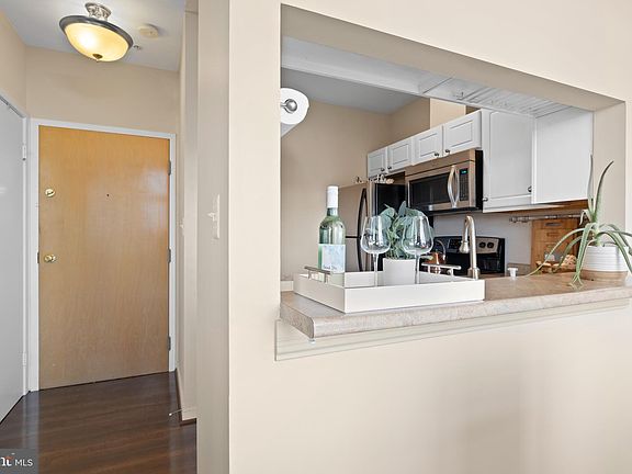 5th image of 301 S Reynolds St APT 604