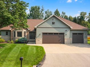 415 N Pine Grove Ln, Hortonville, WI 54944
