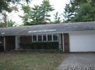 18 Carnation Dr, Belleville, IL 62221