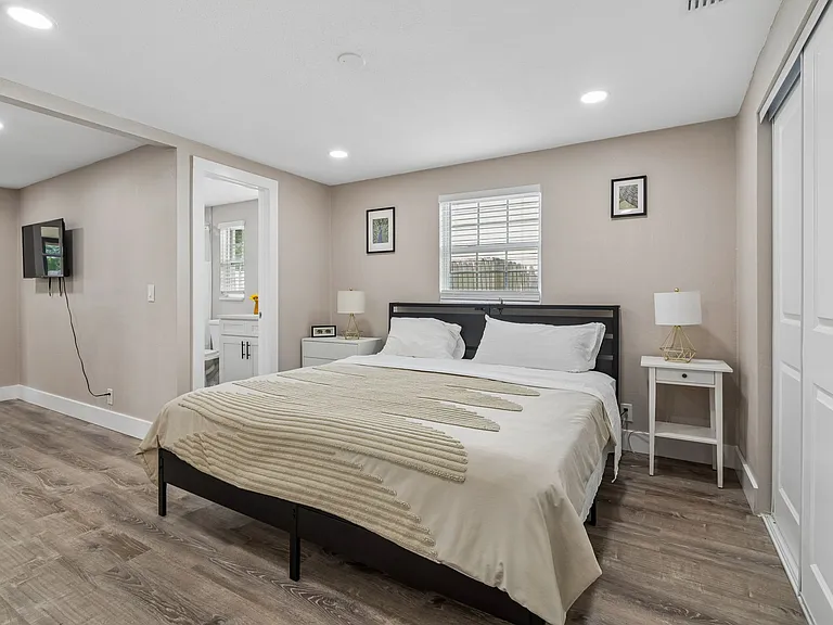 4906 W Cleveland St — Photo 34