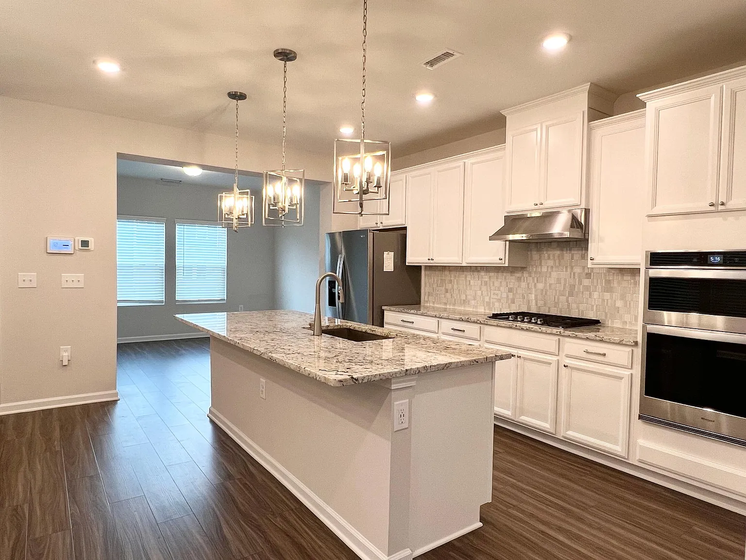 4 bed, 3.5 bath, 2075 sqft, $2,300 — Photo 2