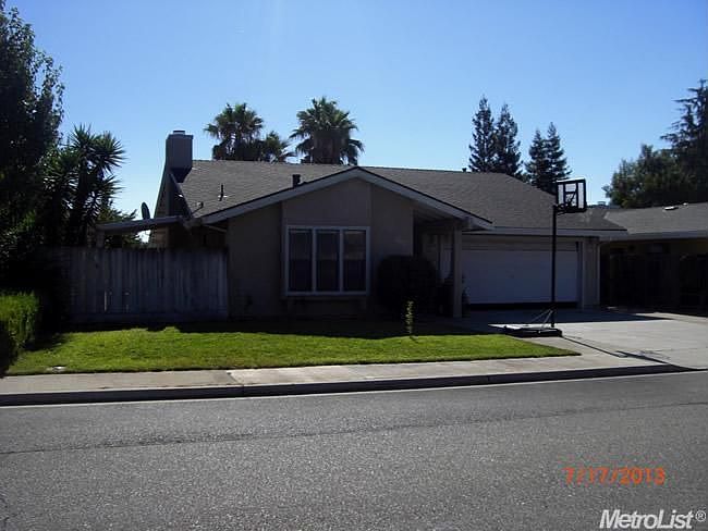 2nd image of 2090 Garden Ln