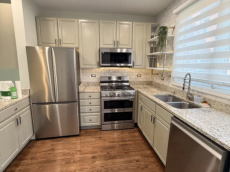 1835 W Oakdale Ave #C — Photo 13