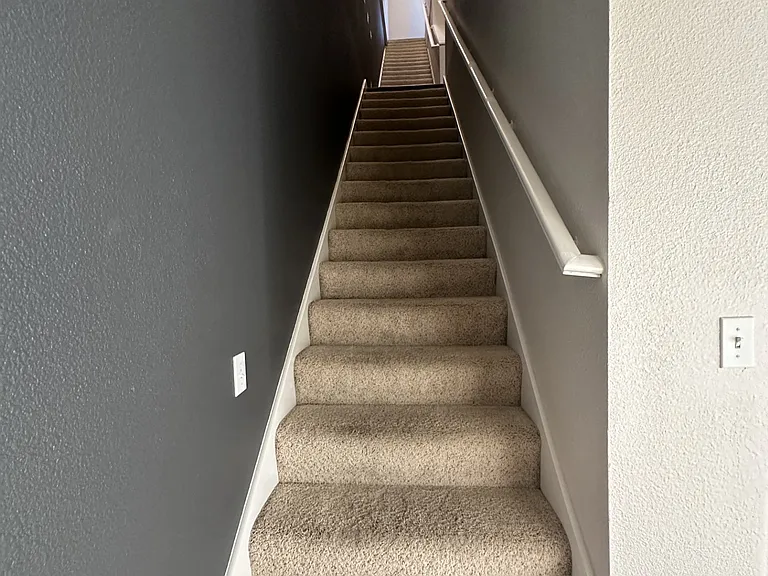 428 Harriet Ln — Photo 4