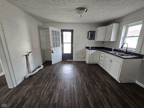 3rd image of 2301 S 19th St