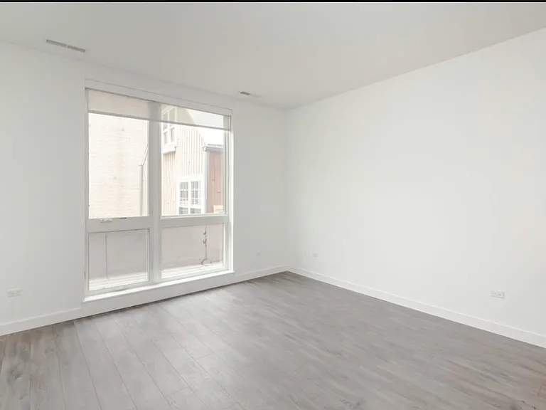 3420 N Lincoln Ave #206 — Photo 4