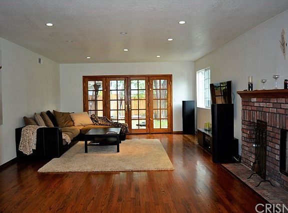 3rd image of 23070 Leonora Dr