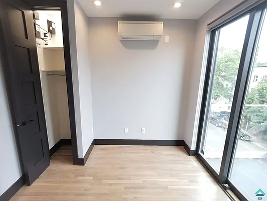 Rented by EXR | media 38