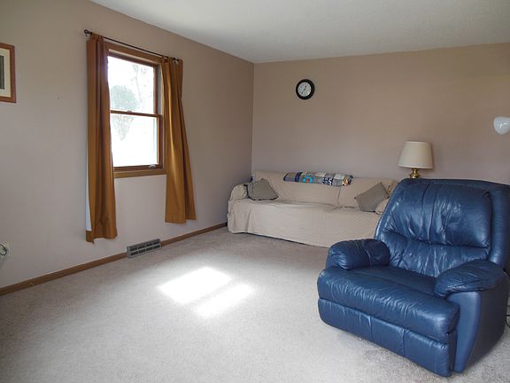 2nd image of 221 Maumee Ln