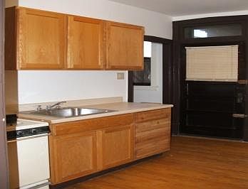 3rd image of 2858 W Barry Ave #3