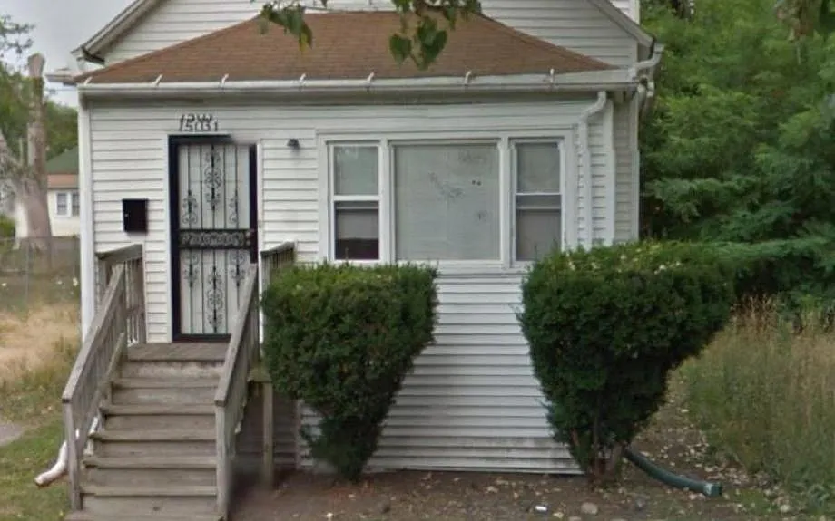 15031 Winchester Ave photo 1