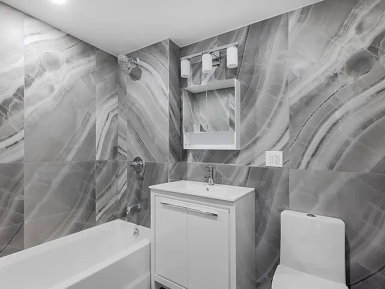 83-15 Parsons Blvd #PHK — Photo 4
