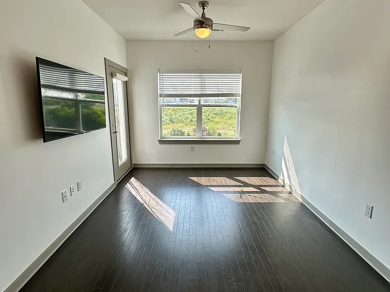 1638 54th Ave N #321 — Photo 2