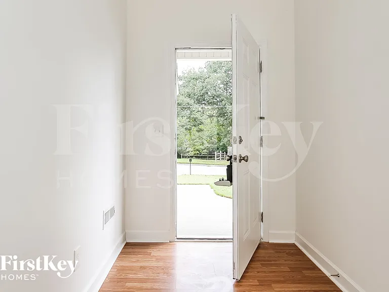 1814 Yarbrough Dr — Photo 3