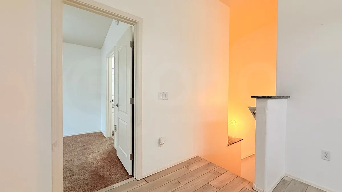 2 bed, 2.0 bath, 1135 sqft, $1,999 — Photo 4