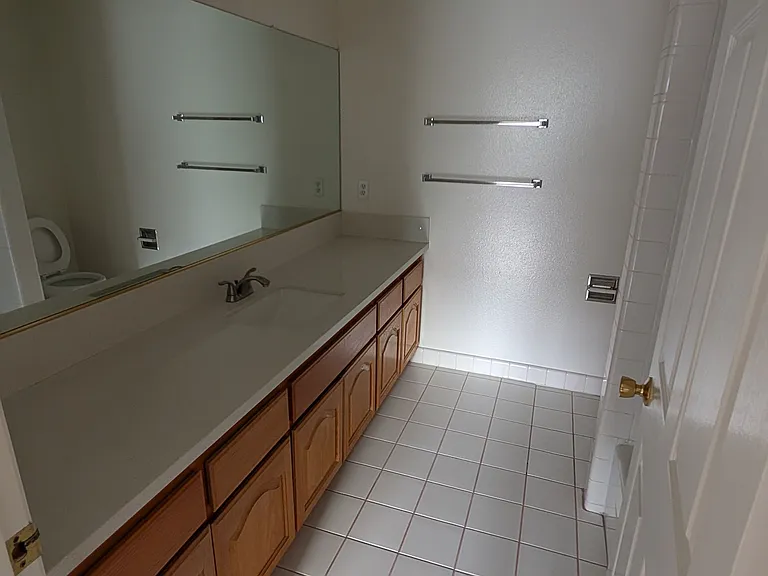 1708 E Glenoaks Blvd — Photo 4