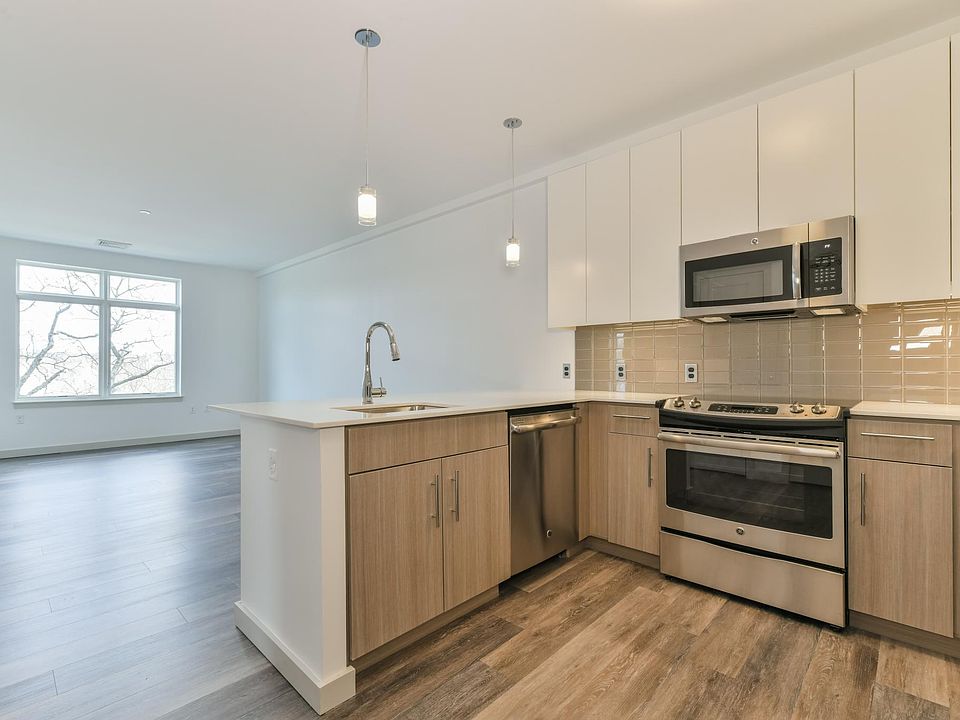 1st image of 180 Telford St #322