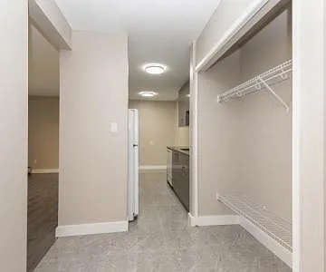 Oliver Manor — Photo 4