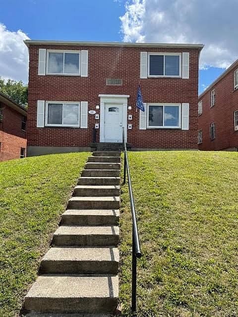 1st image of 228 E Bruce Ave