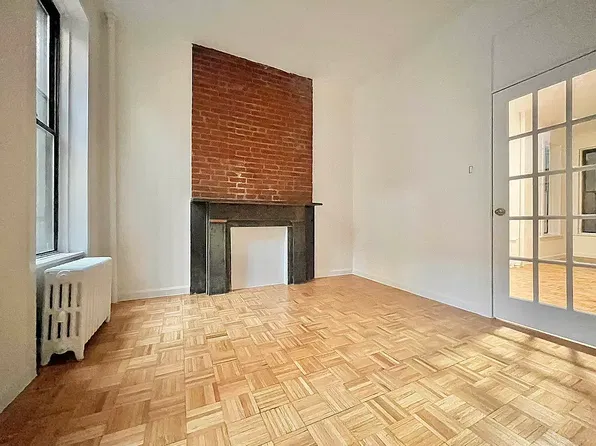 219 E 85th St APT 2RE, New York, NY 10028