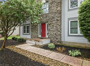 1178 Logan Woods Dr, Hubbard, OH 44425