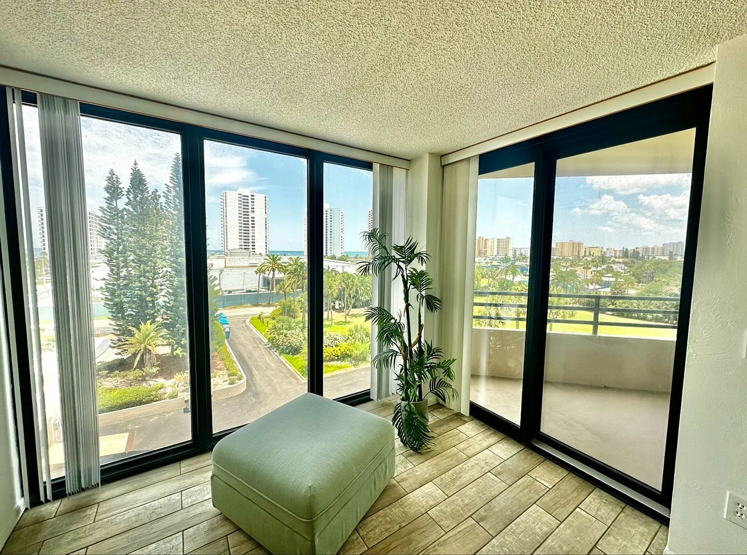 Furnished 2 Bed, 2 Bath Condo Available Now! — Photo 4
