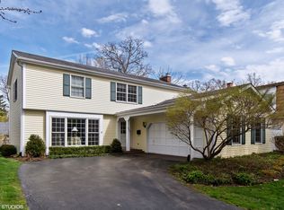 355 Newman Ct, Lake Bluff, IL 60044