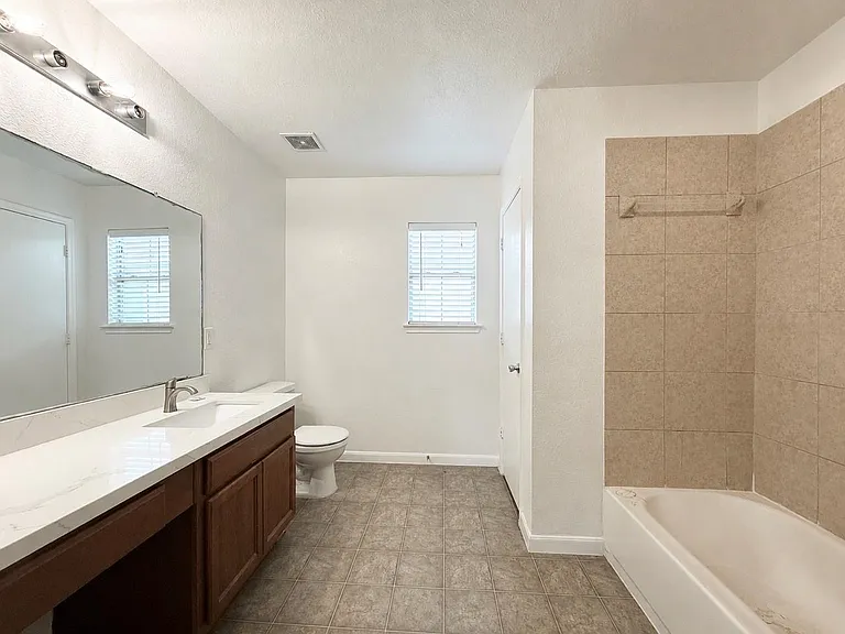 910 Staffordale Manor Ln — Photo 8