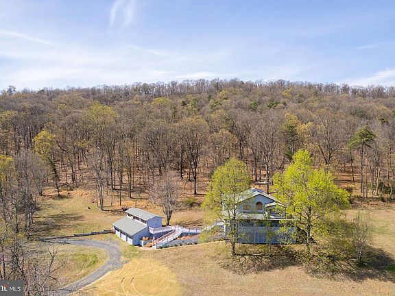 3rd image of 777 Glengary Rd