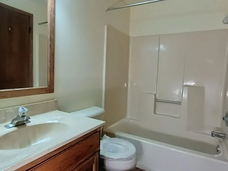 Pheasant Run Apartments — Photo 24