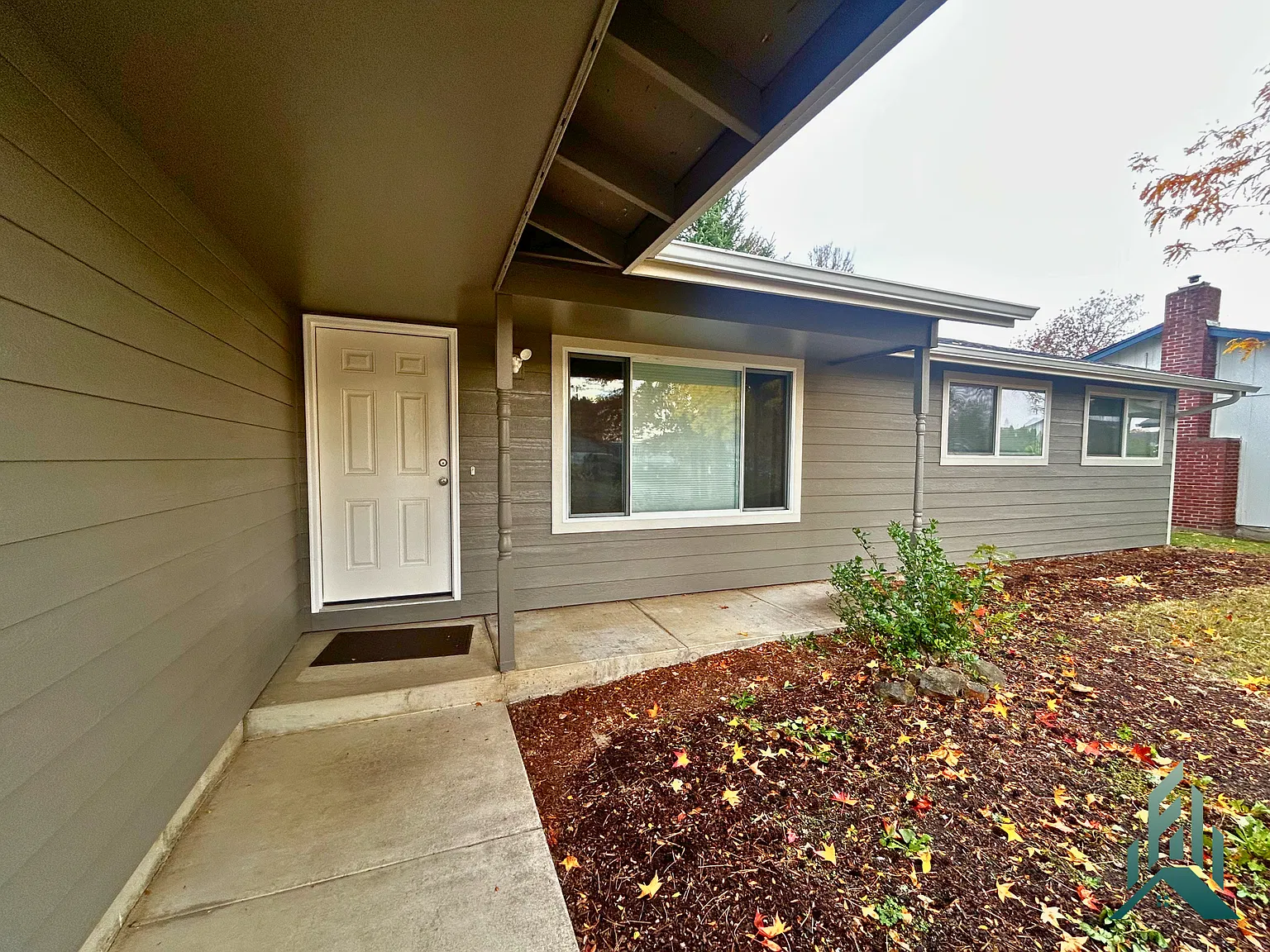 3 bed, 1.5 bath, 1492 sqft, $2,195 — Photo 2