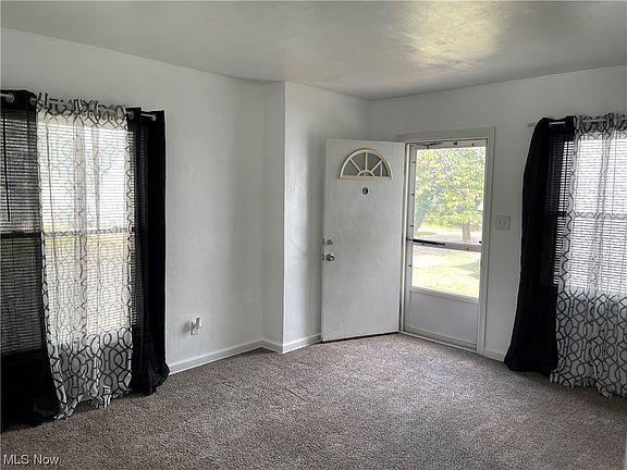 4th image of 1643 Evergreen Ave