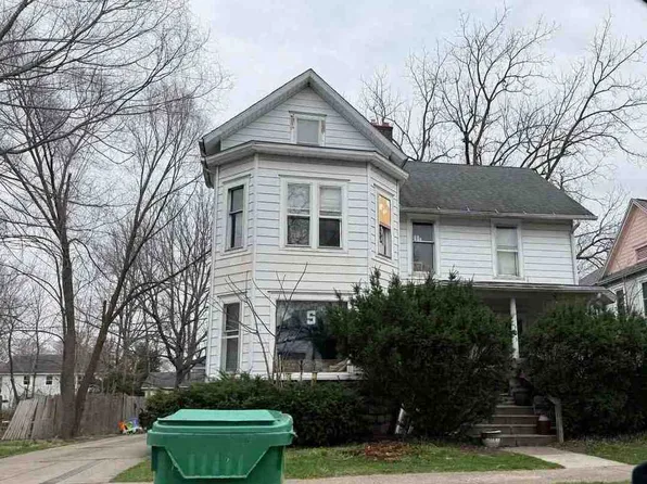305 East St, Three Rivers, MI 49093