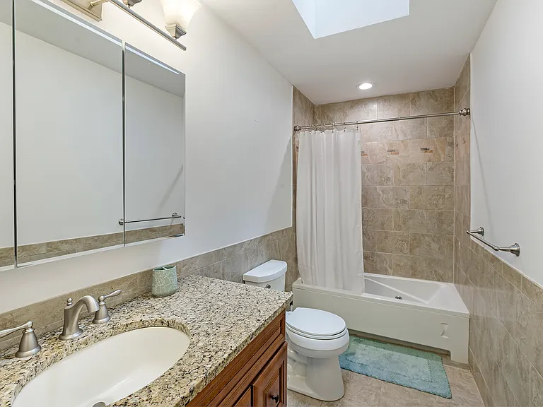 44 Montauk Ave — Photo 12