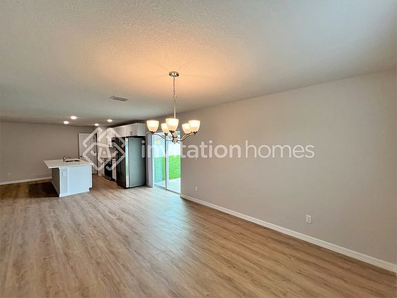 3rd image of 381 SW Whitmore Dr