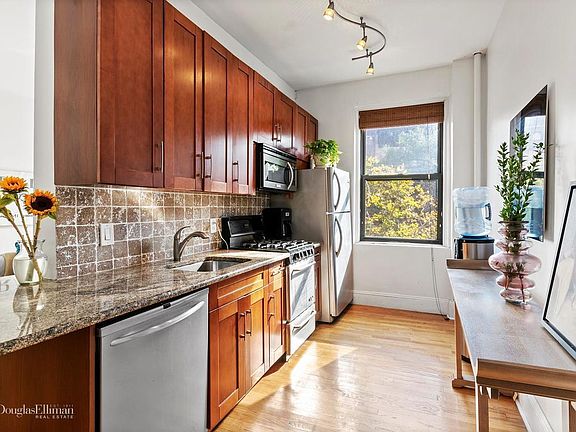 4th image of 925 Union St APT 3A