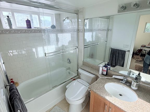 Bathroom connection to bedroom 1